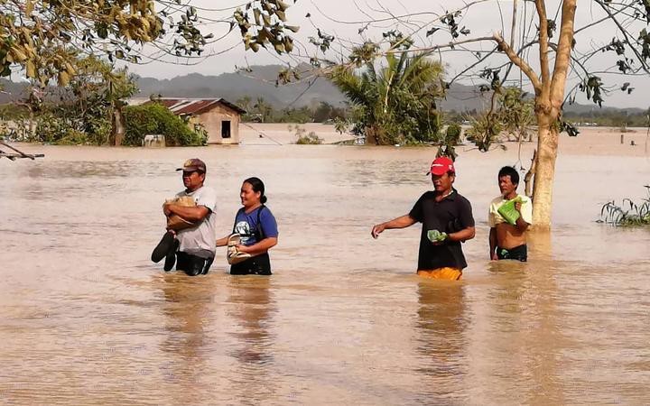 Ít nhất 41 người đã thiệt mạng và 12 người khác bị mất tích trong cơn bão Phanfone tại Philippines. (Ảnh: AFP)