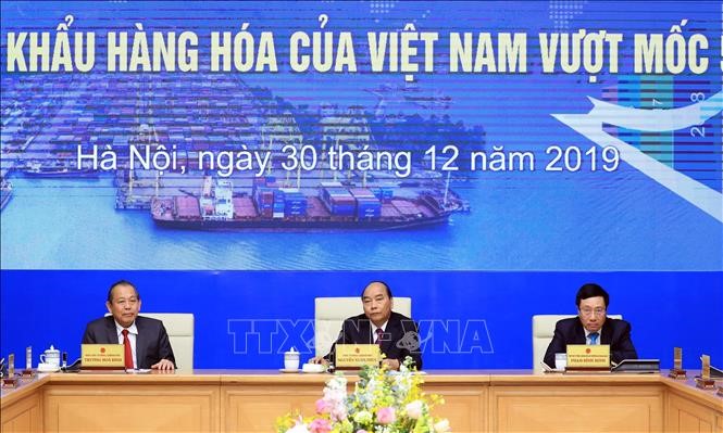 Thủ tướng Nguyễn Xuân Phúc và các Phó thủ tướng tại buổi lễ. Ảnh: Thống Nhất/TTXVN