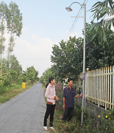 Xã Tân An Luông đã vận động đầu tư 91,3% tuyến đường liên xã, liên ấp có đèn chiếu sáng.