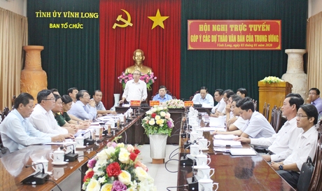 Từ đầu cầu trực tuyến Vĩnh Long, đồng chí Võ Thanh Danh- Phó Trưởng Ban Tổ chức Tỉnh ủy- phát biểu kiến nghị.