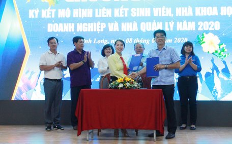 Hội Sinh viên Việt Nam tỉnh Vĩnh Long ký kết chương trình phối hợp với Hội Doanh nhân trẻ tỉnh.