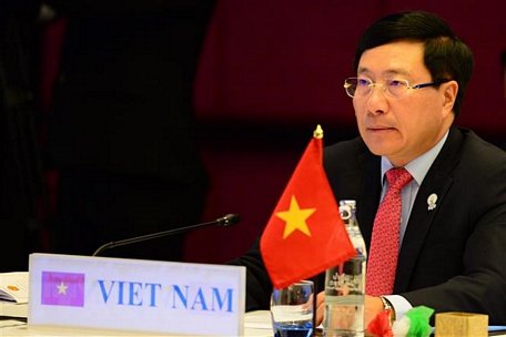 Phó Thủ tướng, Bộ trưởng Ngoại giao Phạm Bình Minh dẫn đầu Đoàn đại biểu Việt Nam tham dự hội nghị. (Ảnh: Hữu Kiên/TTXVN)