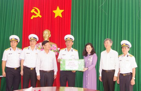 Thăm và chúc Tết Huyện ủy, UBND, UBMTTQ Việt Nam huyện Côn Đảo