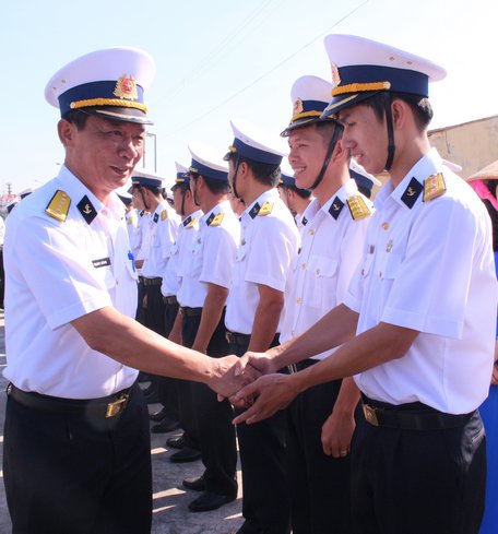 Bộ Tư lệnh Vùng 2 Hải quân chúc mừng đoàn công tác đã trở về đất liền
