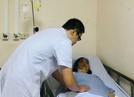  Một nữ bệnh nhân sau hơn 1 tháng áp dụng chế độ ăn thực dưỡng đã phải vào Bệnh viện Đa khoa Đức Giang (TP Hà Nội) cấp cứu
