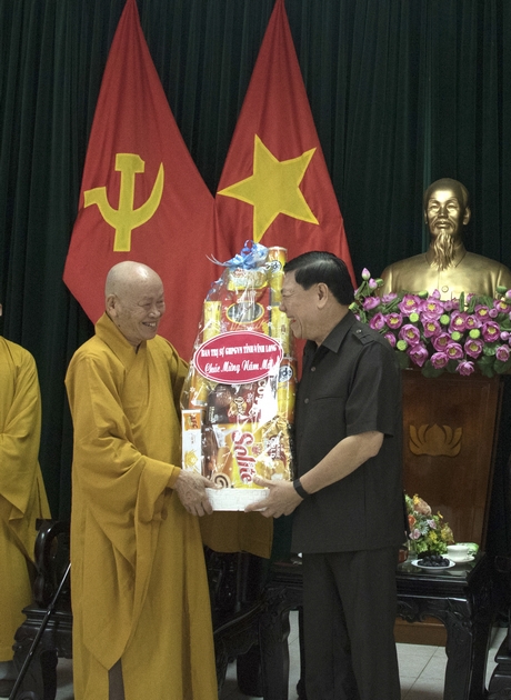 Đại diện Ban Trị sự Giáo hội Phật giáo Việt Nam tỉnh chúc tết Tỉnh ủy- HĐND- UBND- UBMTTQ Việt Nam tỉnh.