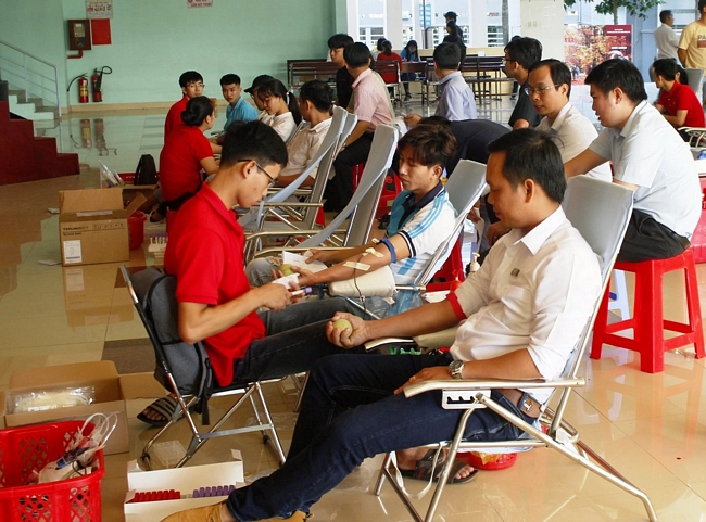 Mùa xuân càng thêm ý nghĩa khi các bạn trẻ còn tham gia hiến máu tình nguyện để cứu người