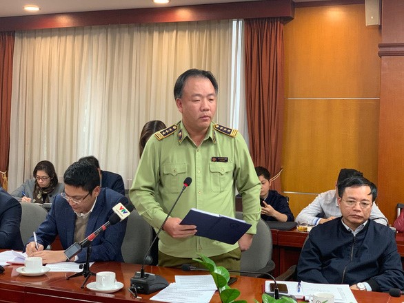 Ông Trần Hữu Linh cảnh báo có hiện tượng thu gom khẩu trang cũ đưa vào sử dụng - Ảnh: NA