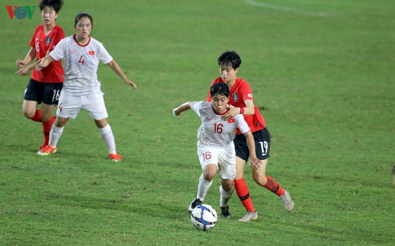 Trận đấu với Hàn Quốc là dịp để ĐT nữ Việt Nam thể hiện bản lĩnh. (Ảnh: Trần Tiến). 