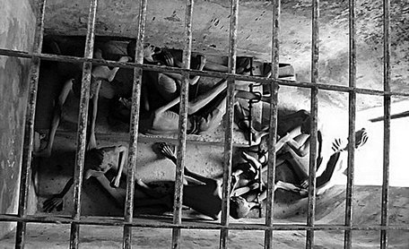 “Chuồng cọp” ở nhà tù Côn Đảo (nhìn từ trên xuống). Nguồn: Bookin.vn