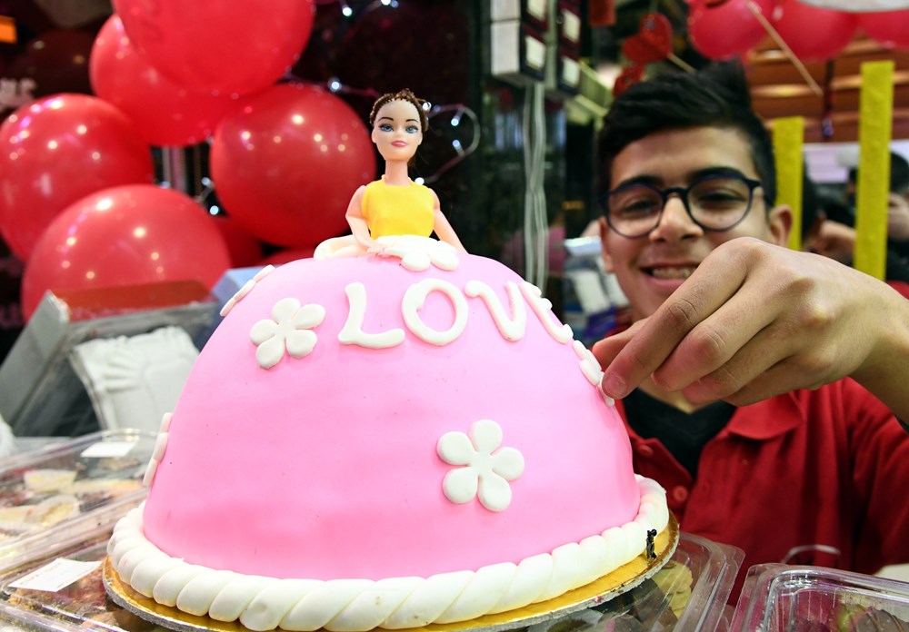 Bánh gatô dành cho ngày Lễ tình yêu Valentine tại một cửa hàng bánh ở Damascus, Syria, ngày 12/2/2020. (Nguồn: THX/TTXVN)