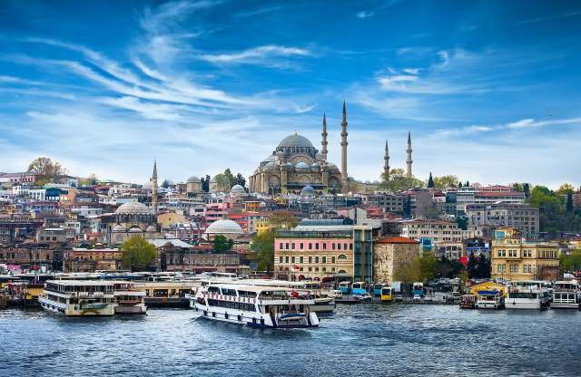 Thành phố Istanbul của Thổ Nhĩ Kỳ nằm trên 2 lục địa: châu Âu và châu Á.