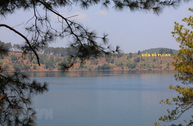 Biển Hồ, thắng cảnh du lịch nổi tiếng của thành phố Pleiku, tỉnh Gia Lai. (Ảnh: Thành Đạt/TTXVN)