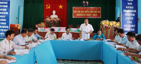 Tổ công tác của Tỉnh ủy làm việc với Đảng ủy xã Tân Long Hội.