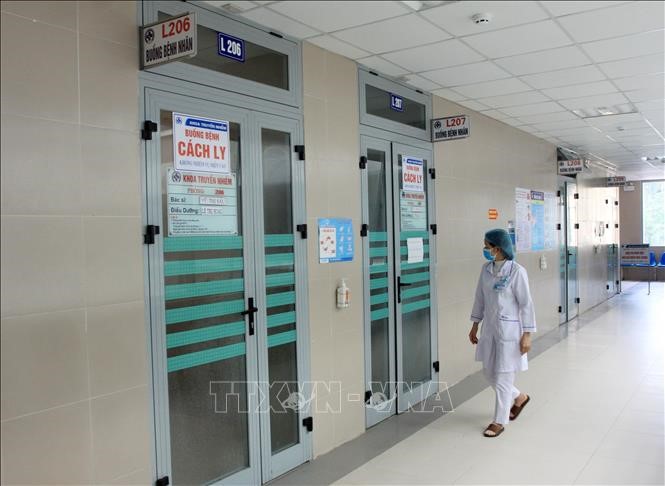 Bệnh nhân được cách ly theo dõi tại phòng 206, khoa truyền nhiễm Bệnh viện Đa khoa tỉnh Thái Bình. Ảnh: Thế Duyệt/TTXVN