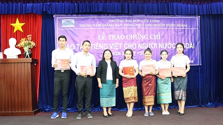 Trường ĐH Cửu Long cấp chứng chỉ tiếng Việt cho người nước ngoài.