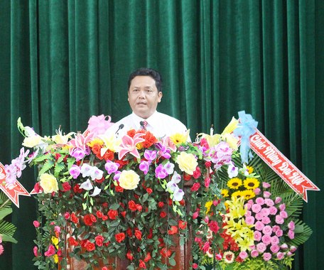 Đồng chí Hồ Văn Minh- Bí thư Huyện ủy Long Hồ phát biểu chỉ đạo tại đại hội. 