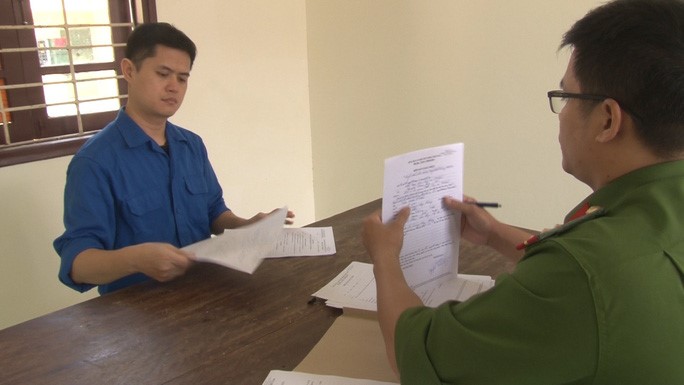 Bị can Lê Quang Huy Phương (bìa trái) đã bị khởi tố thêm tội danh thứ 3