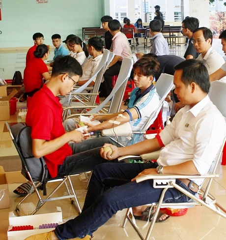 Sống có nghĩa tình khi tham gia hiến máu tình nguyện cứu người.