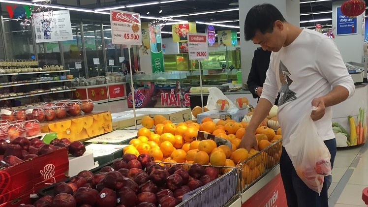 Các siêu thị tại Hà Nội cam kết luôn đảm bảo cung ứng hàng hóa dồi dào cho người tiêu dùng trong bất cứ hoàn cảnh nào.