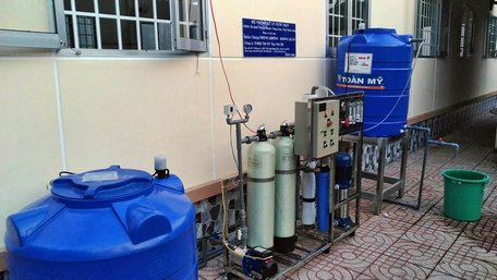Hỗ trợ máy lọc nước nhiễm mặn đặt tại UBND xã Quới Thiện (Vũng Liêm).