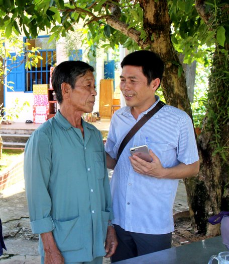 Gia đình chú Lê Trường Giang (trái) là một trong những hộ ra đảo Thổ Chu đầu tiên năm 1993.