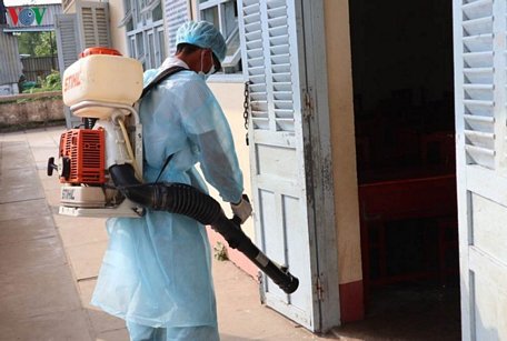Các trường trong tỉnh Cà Mau thực hiện tiêu độc khử trùng đảm bảo an toàn cho học sinh đến lớp.