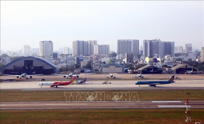 Từ 16/4, Vietnam Airlines và Vietjet Air tăng khai thác đường bay giữa Hà Nội và TP Hồ Chí Minh lên hai chuyến/ngày. Ảnh: Huy Hùng/TTXVN