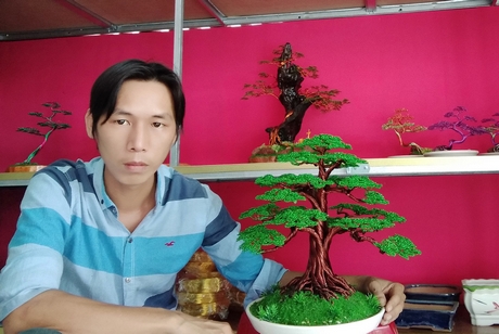 Sản phẩm bonsai kim loại được mô phỏng rất giống cây thật.