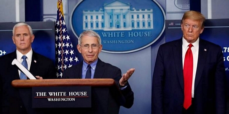 Ông Anthony Fauci, Tổng thống Trump và Phó Tổng thống Mike Pence trong một cuộc họp báo tại Nhà Trắng. Ảnh: AP
