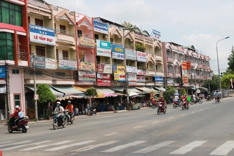 Thương mại- dịch vụ là thế mạnh của thị trấn Vũng Liêm, là khâu đột phá trong nhiệm kỳ 2020- 2025.