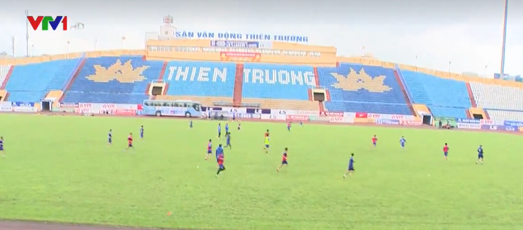Các cầu thủ Dược Nam Hà Nam Định luyện tập chuẩn bị cho trận gặp Hoàng Anh Gia Lai vào ngày 23/5. Ảnh: VTV