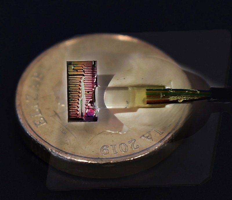 Chip micro-comb do Đại học Swinburne thiết kế có thể tạo ra sự đột phá mới trong việc sử dụng internet tốc độ cao trên toàn thế giới.