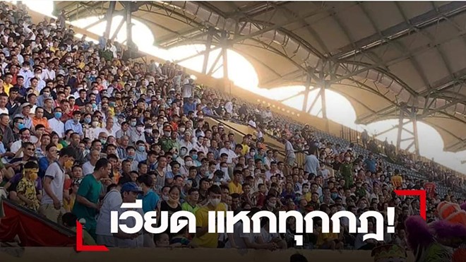Hình ảnh náo nhiệt trên khán đài SVĐ Thiên Trường được trang SMM Sport (Thái Lan) đăng tải. Ảnh: SMM Sport