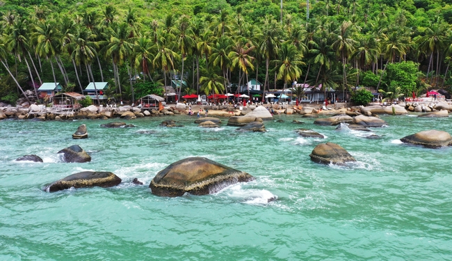 Bãi Cây Dừa Nằm là nơi nghỉ dưỡng phù hợp, yên tĩnh.