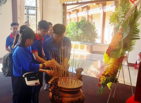 Dâng hương tưởng nhớ người học trò xuất sắc của Chủ tịch Hồ Chí Minh
