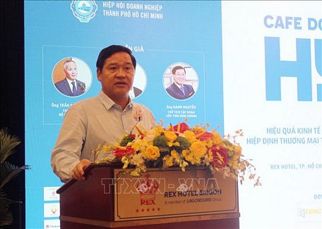 Ông Chu Tiến Dũng, Chủ tịch Hiệp hội Doanh nghiệp TP Hồ Chí Minh phát biểu khai mạc buổi tọa đàm. 