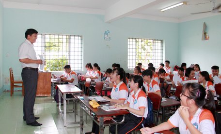 Học sinh lớp 12, Trường THPT Trần Đại Nghĩa trong giờ học môn Toán.