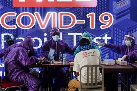 Một điểm xét nghiệm COVID-19 tại Jakarta, Indonesia, ngày 8/6/2020. Ảnh: THX/TTXVN