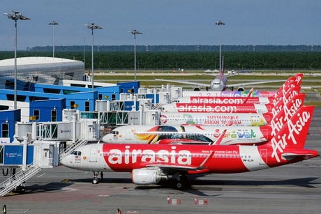 Hãng hàng không giá rẻ AirAsia nối lại toàn bộ các đường bay nội địa, với đầy đủ công suất. Ảnh: Bloomberg 