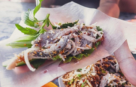 Gỏi cá trích là món ăn dân dã nổi tiếng tại Phú Quốc