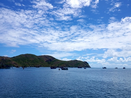 Côn Đảo những ngày hè là cả một màu xanh trong của trời và biển