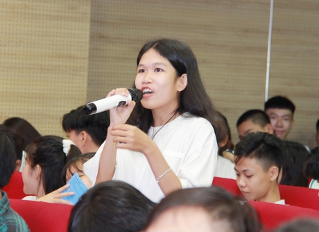 Học sinh băn khoăn về chương trình, chất lượng đào tạo khi học Trường ĐH Kinh tế TP Hồ Chí Minh, Phân hiệu Vĩnh Long.