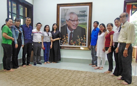 Chiêm ngưỡng tác phẩm kiệt tác chân dung Thủ tướng Chính phủ Võ Văn Kiệt được thực hiện từ 15.000 ảnh ghép của chính Thủ tướng Võ Văn Kiệt. 