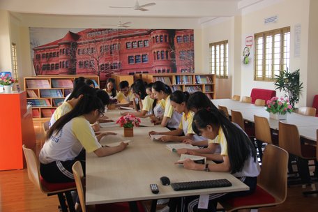 Lớp tập huấn nhằm nâng cao chất lượng hoạt động thư viện ở các cơ sở giáo dục phổ thông (ảnh: Thư viện trường THPT Song Phú).