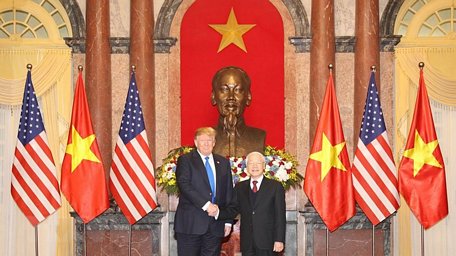Tổng Bí thư, Chủ tịch nước Nguyễn Phú Trọng tiếp Tổng thống Mỹ Donald Trump nhân dịp sang Việt Nam dự Hội nghị thượng đỉnh Mỹ-Triều Tiên lần thứ hai. (Ảnh: Trí Dũng/TTXVN)