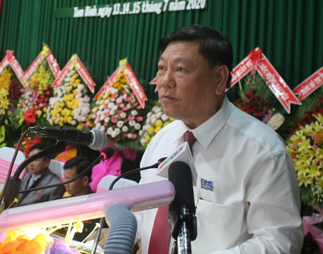 Bí thư Tỉnh ủy- Trần Văn Rón phát biểu chỉ đạo tại đại hội.