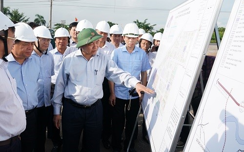 Thủ tướng kiếm tra tiến độ dự án - Ảnh: VGP/Quang Hiếu