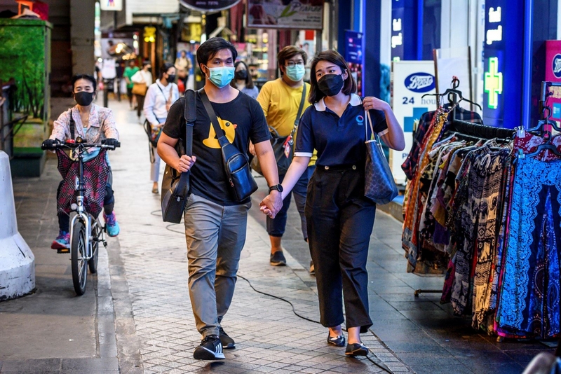Người dân đeo khẩu trang phòng lây nhiễm COVID-19 tại Bangkok, Thái Lan ngày 8/5/2020. Ảnh: AFP/TTXVN