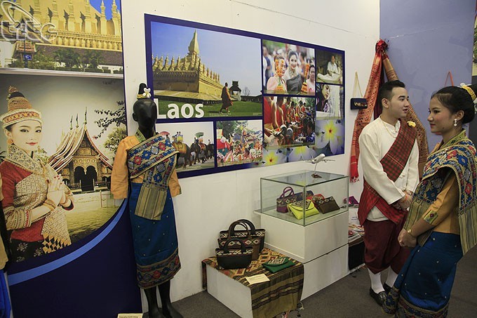 Triển lãm sắc màu ASEAN 2016 tại Hà Nội do Hội LHPN Việt Nam tổ chức. (Ảnh: KT)